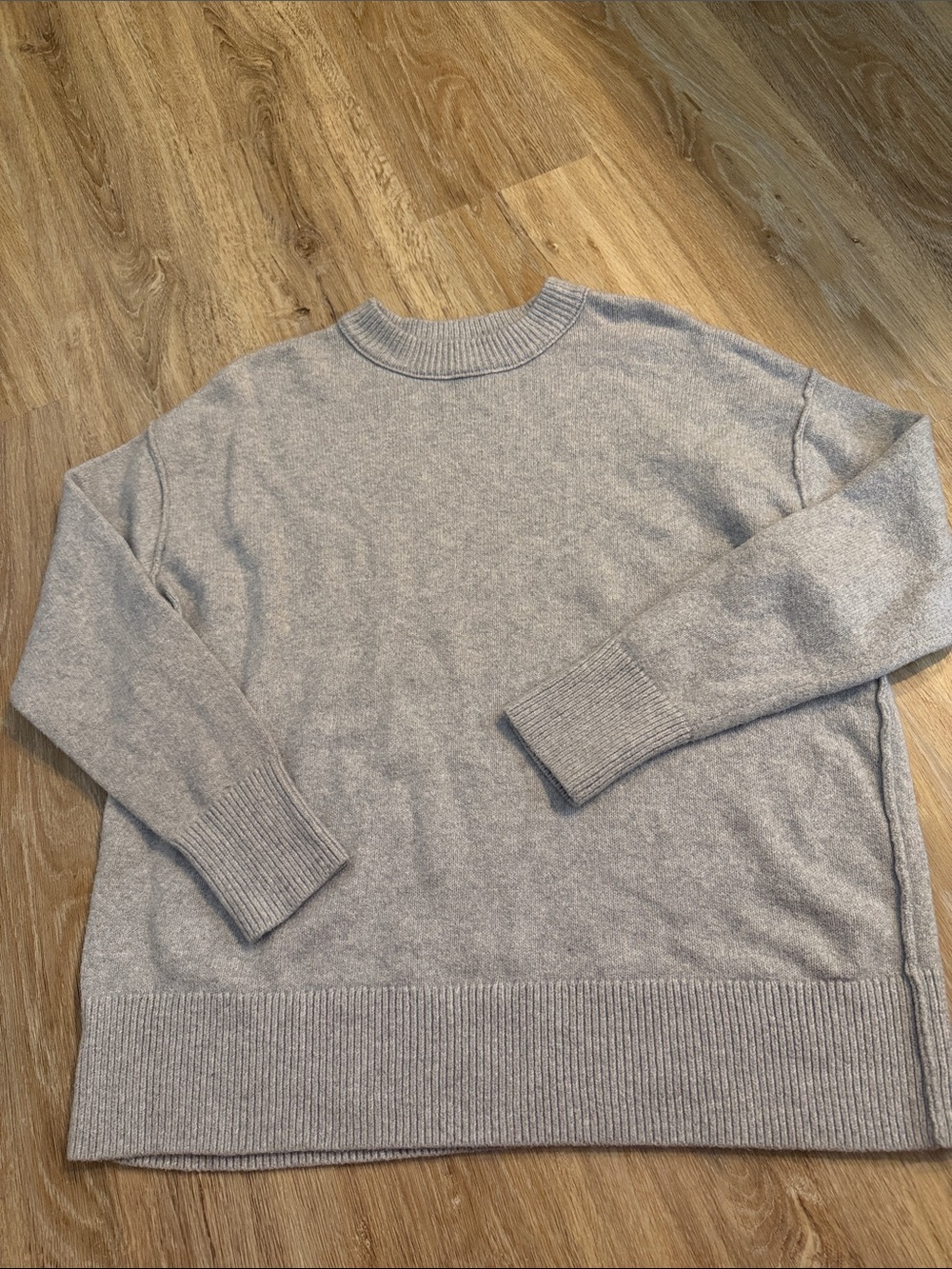 aerie Light Gray Crewneck Sweater